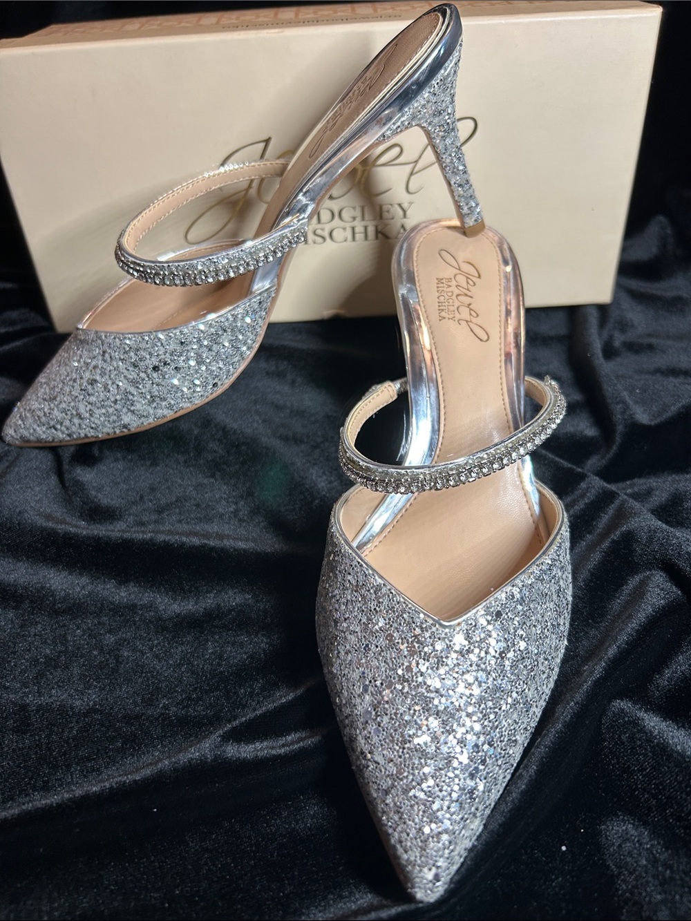 Jewel Badgley Mischka Silver Glitter Pointed Mules with Crystal Strap